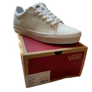 NWT Women’s Vans Seldan sneakers